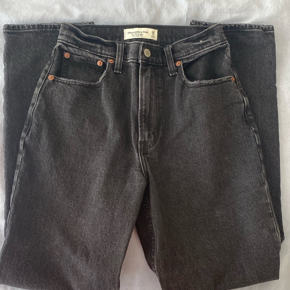Abercrombie Ultra High Rise 90s Straight Jean Curve Love